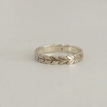 Load image into Gallery viewer, Feather ring - Sterling Silver Stacking Ring