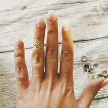 Load image into Gallery viewer, Celtic knot Ring - Sterling Silver Stacking Ring