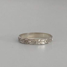 Load image into Gallery viewer, Silver floral Ring - Sterling Silver Stacking Ring