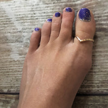 Load image into Gallery viewer, Gold Filled V Big Toe Ring
