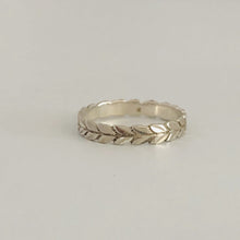 Load image into Gallery viewer, Feather ring - Sterling Silver Stacking Ring
