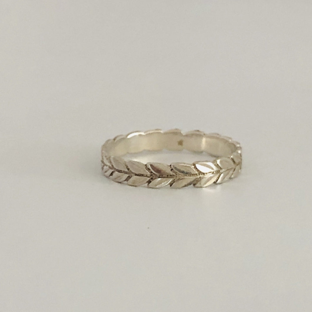 Feather ring - Sterling Silver Stacking Ring