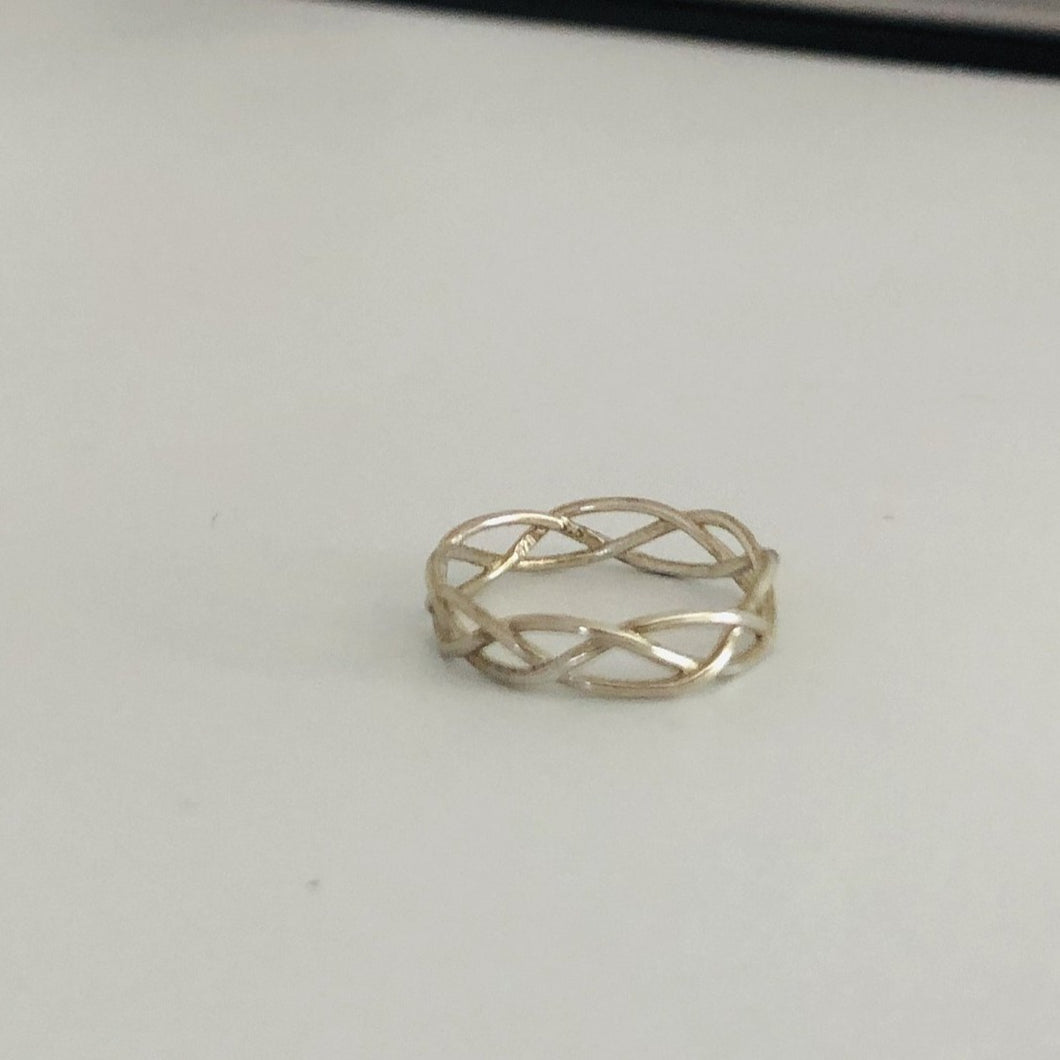Celtic knot Ring - Sterling Silver Stacking Ring